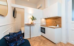 Charming Studio - In The Downtown